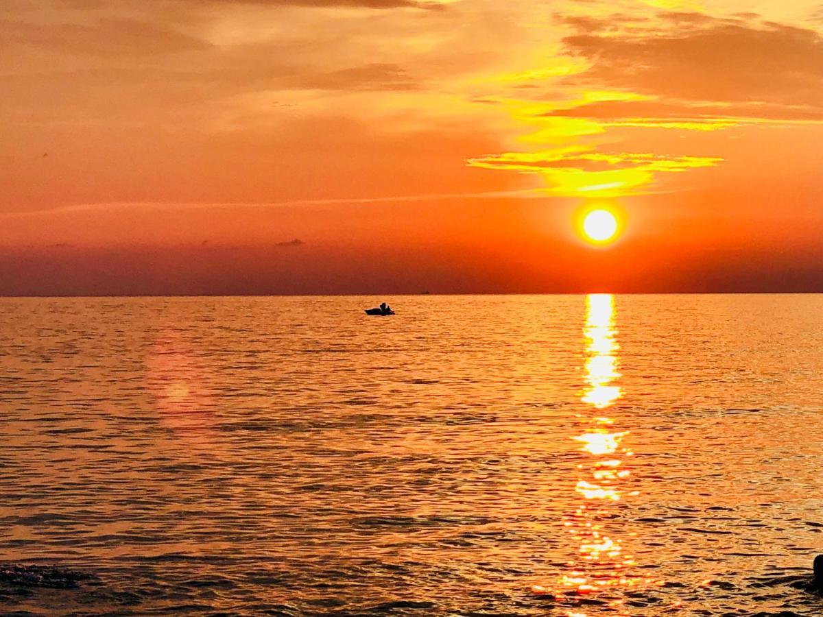 Lhv Garda Lake - Private Pool And Spa Bardolino Bagian luar foto